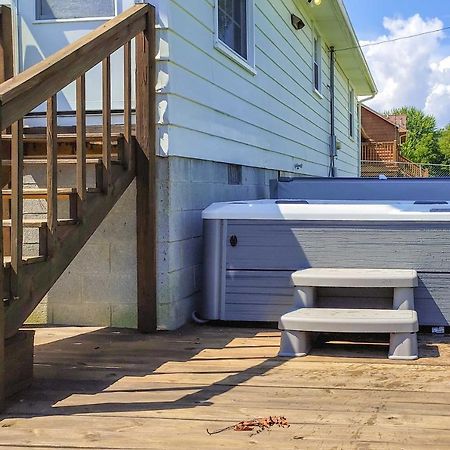 Dog-Friendly Fayetteville Home With Hot Tub! المظهر الخارجي الصورة