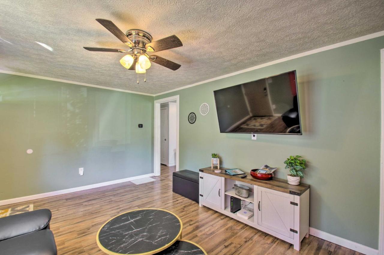 Dog-Friendly Fayetteville Home With Hot Tub! المظهر الخارجي الصورة