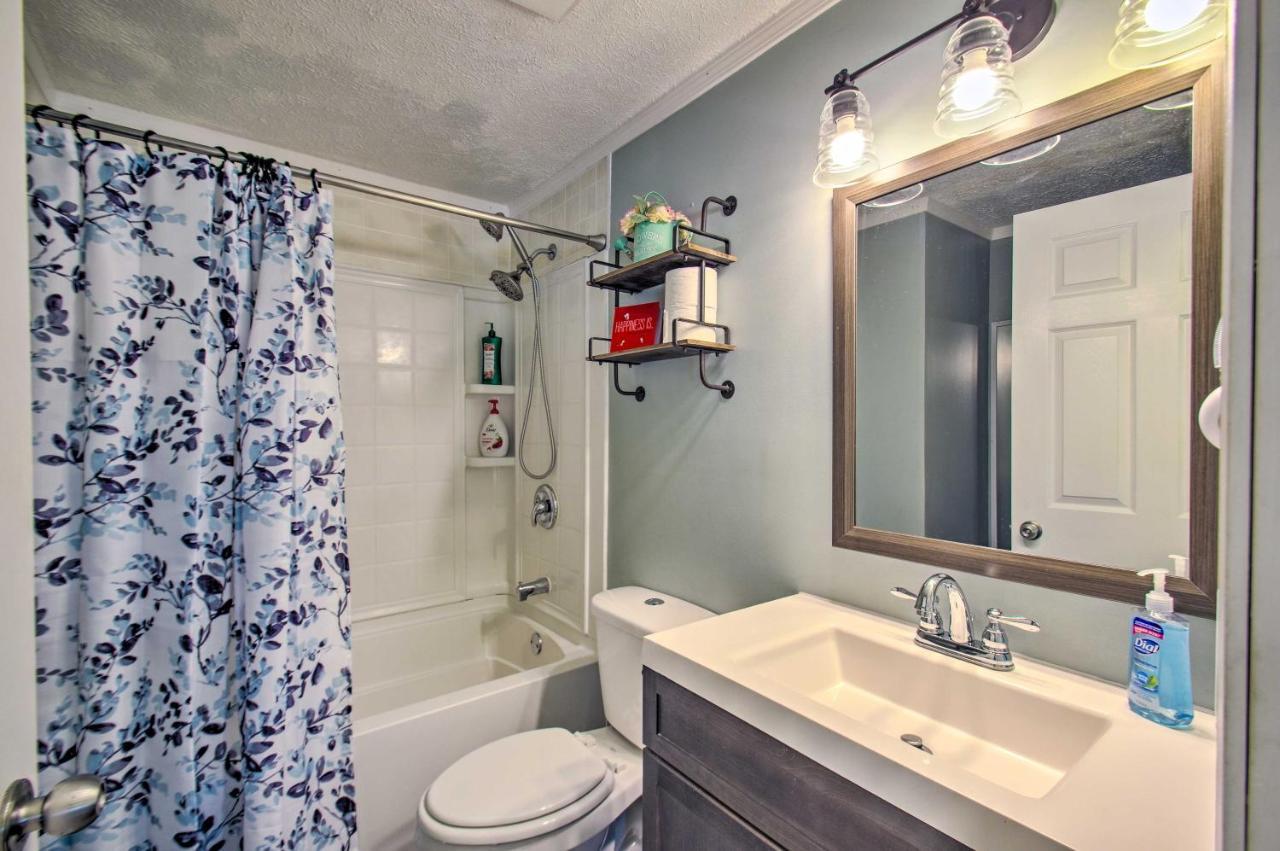 Dog-Friendly Fayetteville Home With Hot Tub! المظهر الخارجي الصورة