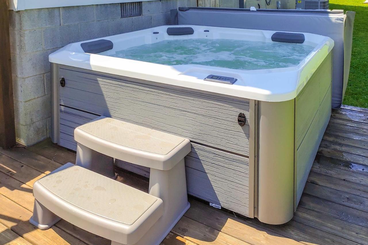 Dog-Friendly Fayetteville Home With Hot Tub! المظهر الخارجي الصورة